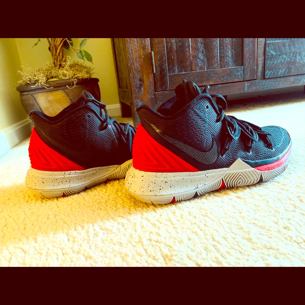 Kyrie 5s - bred Size 8.5